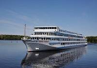 Классический четырехпалубный теплоход «Максим Литвинов», проект 302-М